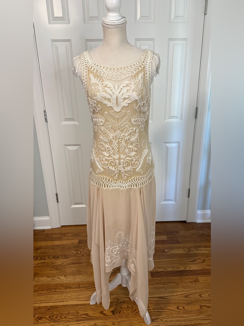Sue Wong Sz 8 Dress Beige Lace Embroidered Drop Waist Handkerchief Hem Flapper